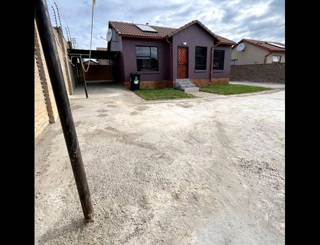 3 BEDROOM HOUSE FOR SALE IN BLOUBOSRAND